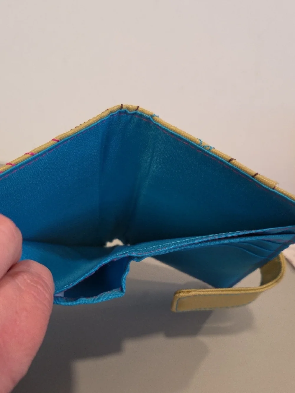 Travelon Canvas Floral-Print Women’s Wallet - Beige - Picture 5 of 8